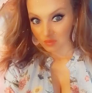 Meet your Posher, Elena